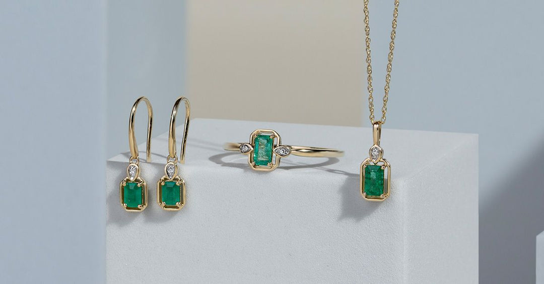 How do you layer an emerald necklace without tangling?