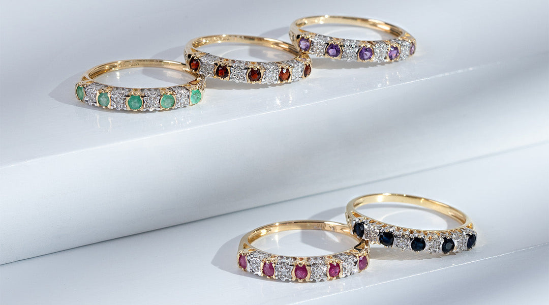 7 Advantages of Wearing Gemondo Dainty & Fine Jewellery Over Bold Pieces