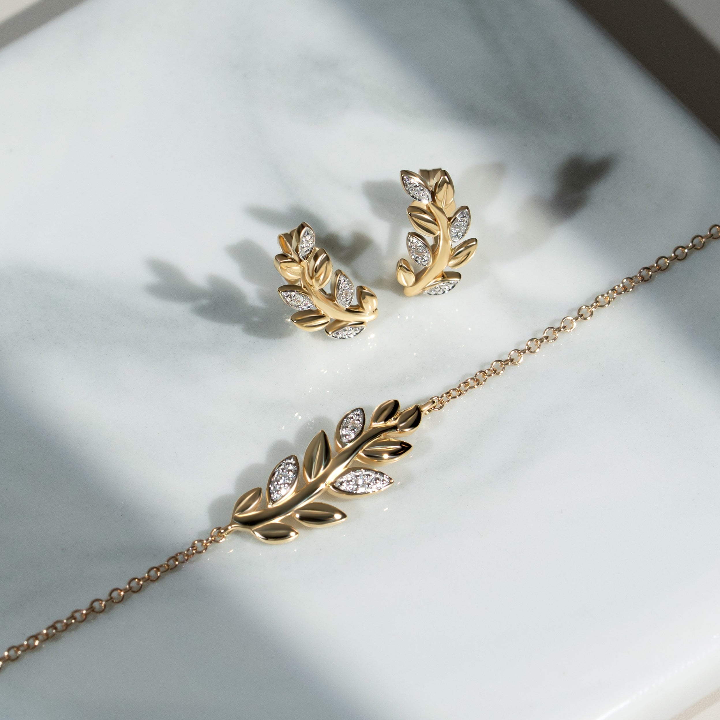 O Leaf Diamond Pave Chain Bracelet in 9ct Yellow Gold