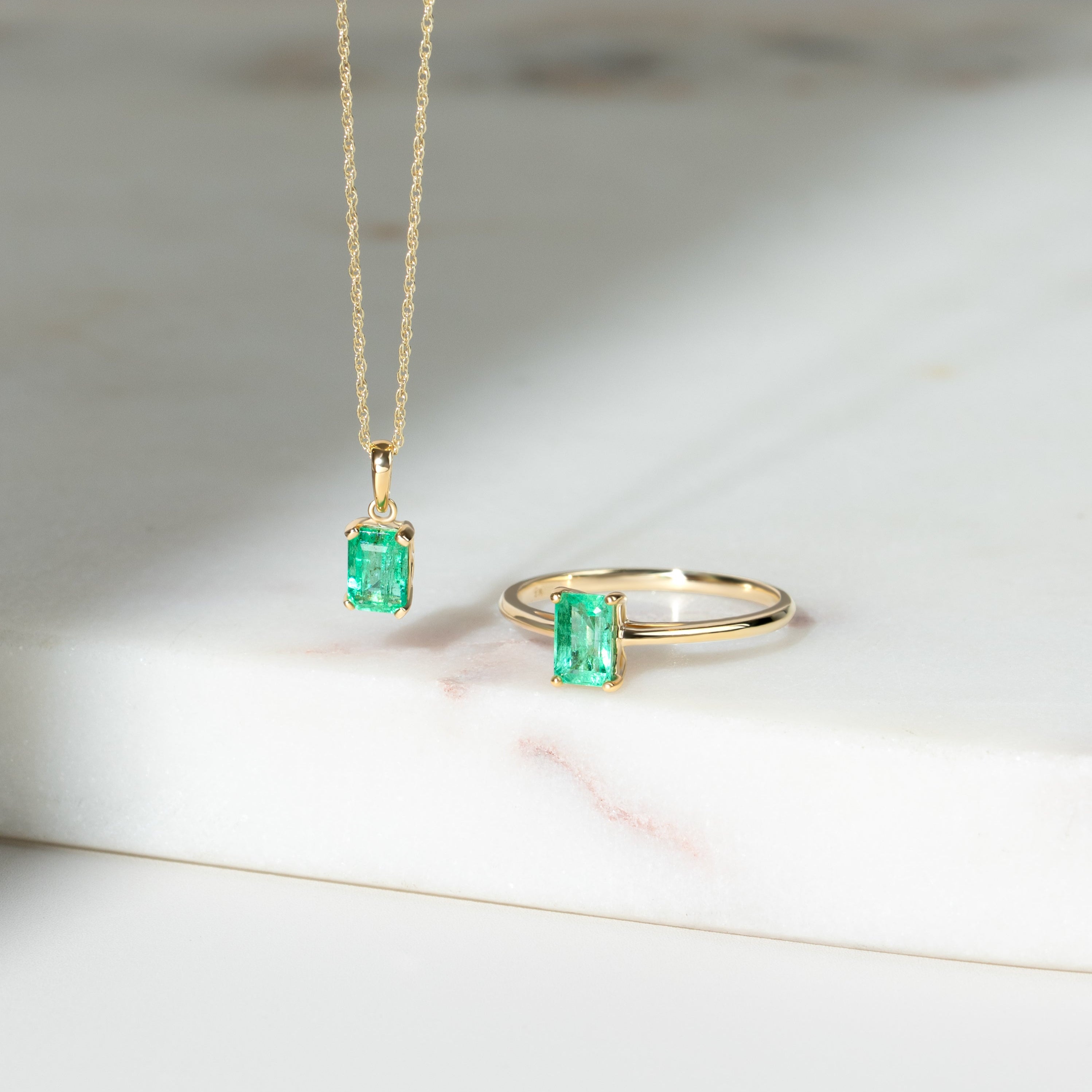 Classic Baguette Emerald Ring in 9ct Yellow Gold
