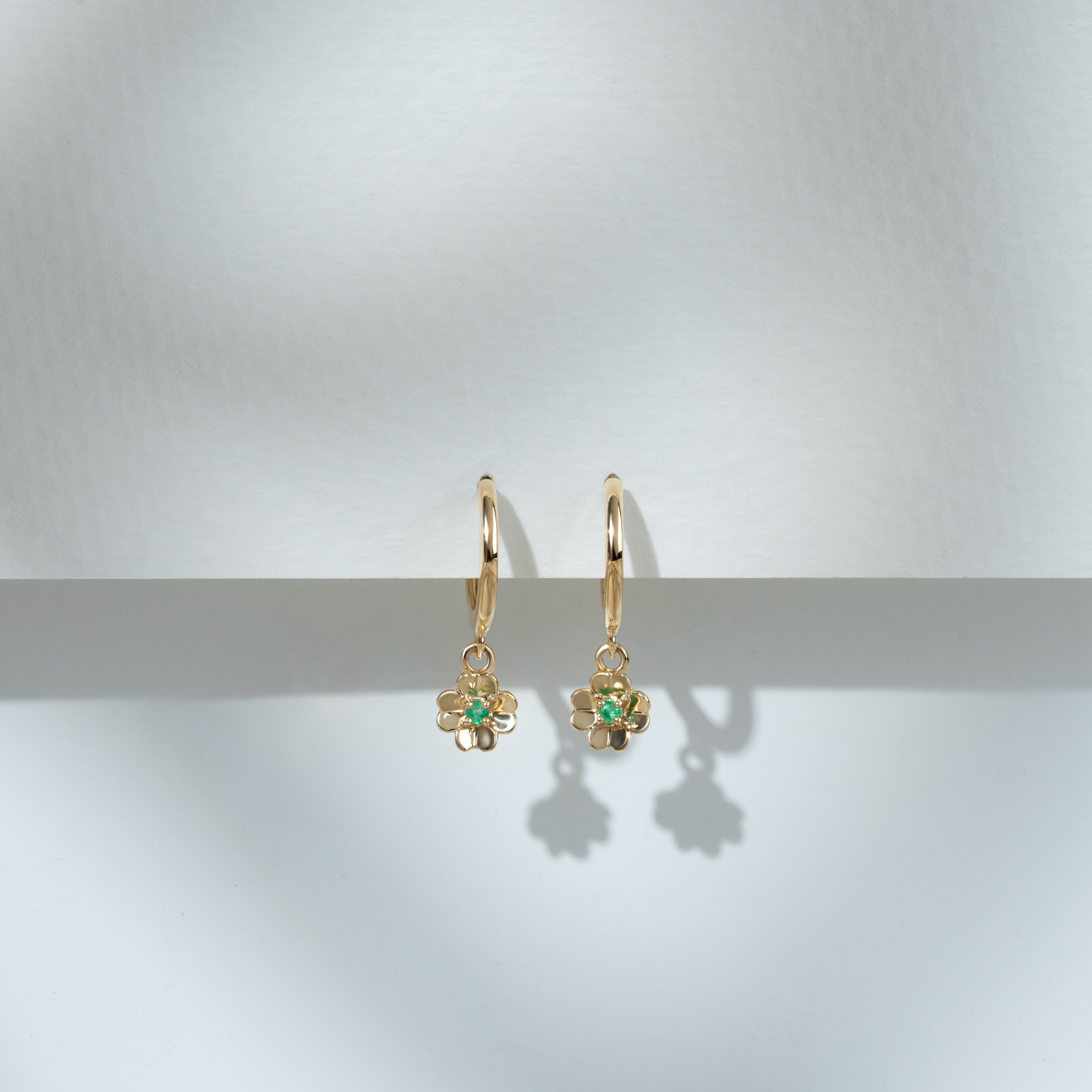 Gardenia Emerald Clover Hoop Earrings In 9ct Yellow Gold