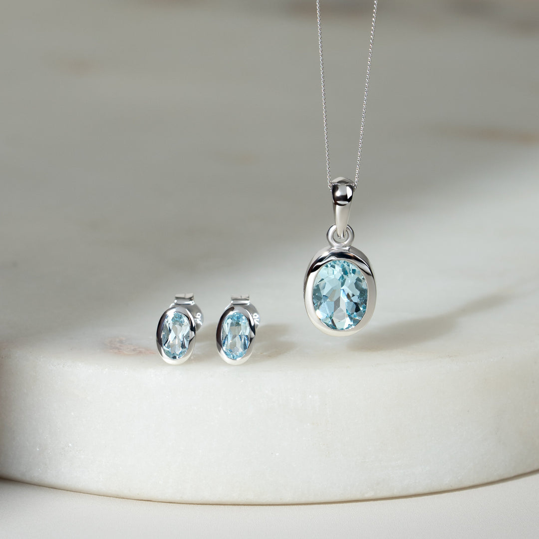 Classic Oval Aquamarine Stud Earrings in 9ct White Gold 6x4mm
