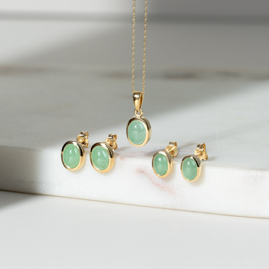 Classic Dyed Green Jade Cabochon Pendant in 9ct Yellow Gold