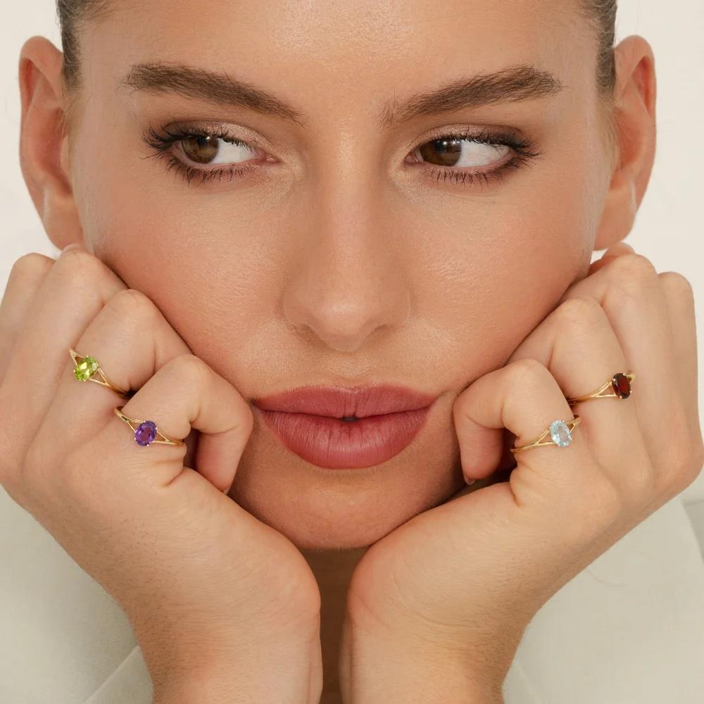 Classic Oval Aquamarine Ring in 9ct Yellow Gold